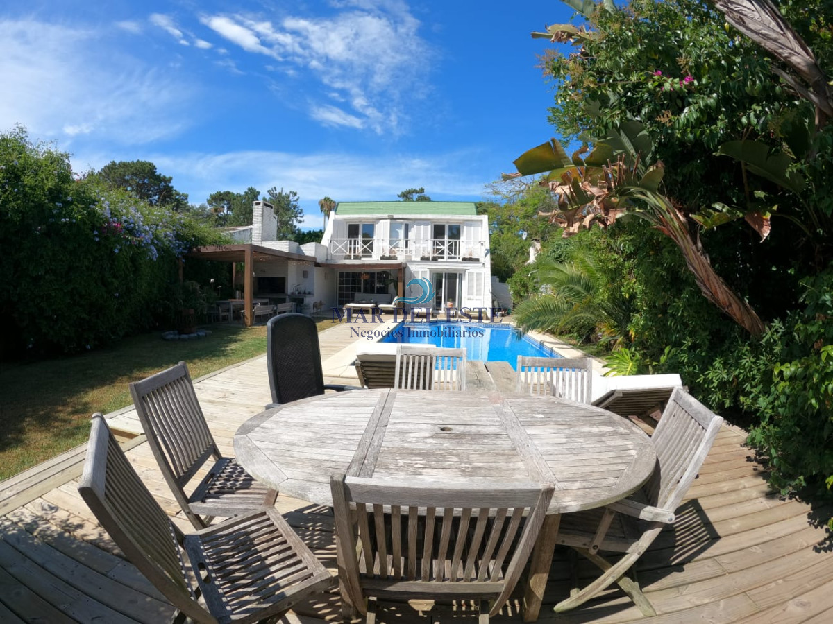 Casa ID.31 - Hermosa casa ubicada en excelente zona. A pocas cuadras de Playa Mansa