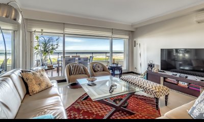 Venta Apartamento en Punta del Este Torre Lobos 1ra Línea de Brava