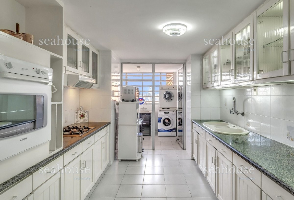 Apartamento Ref.1074 - Venta Apartamento en Punta del Este Golden Gate 1ra Línea de Mansa