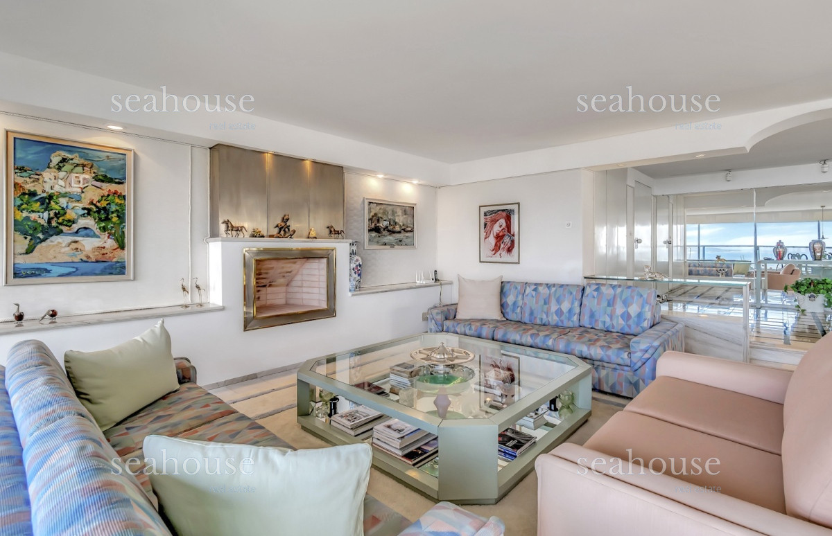 Apartamento Ref.1074 - Venta Apartamento en Punta del Este Golden Gate 1ra Línea de Mansa