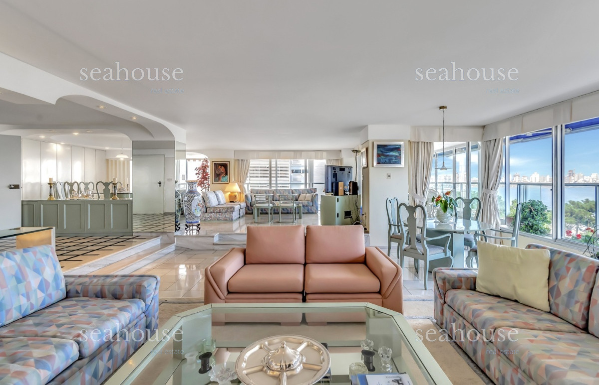 Apartamento Ref.1074 - Venta Apartamento en Punta del Este Golden Gate 1ra Línea de Mansa