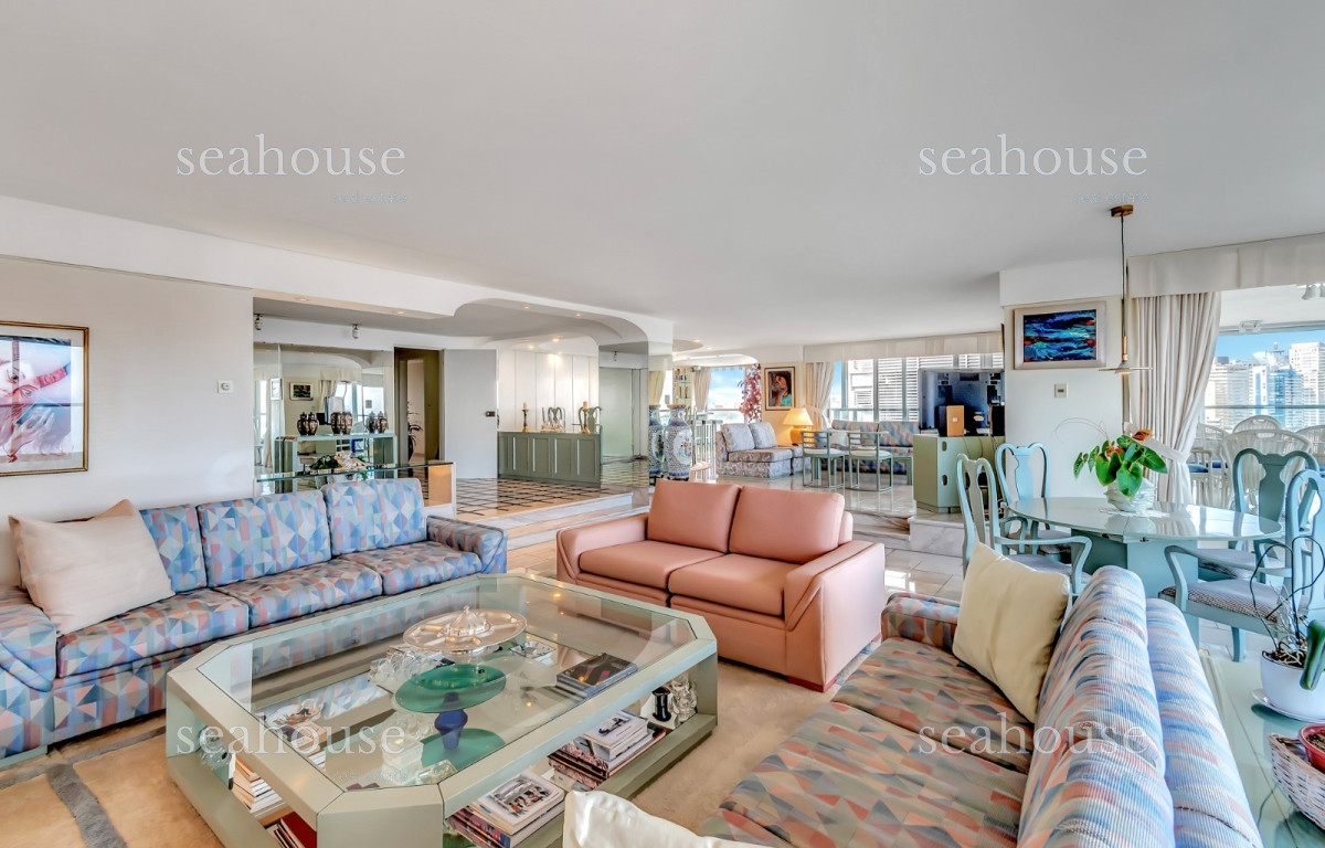 Apartamento Ref.1074 - Venta Apartamento en Punta del Este Golden Gate 1ra Línea de Mansa