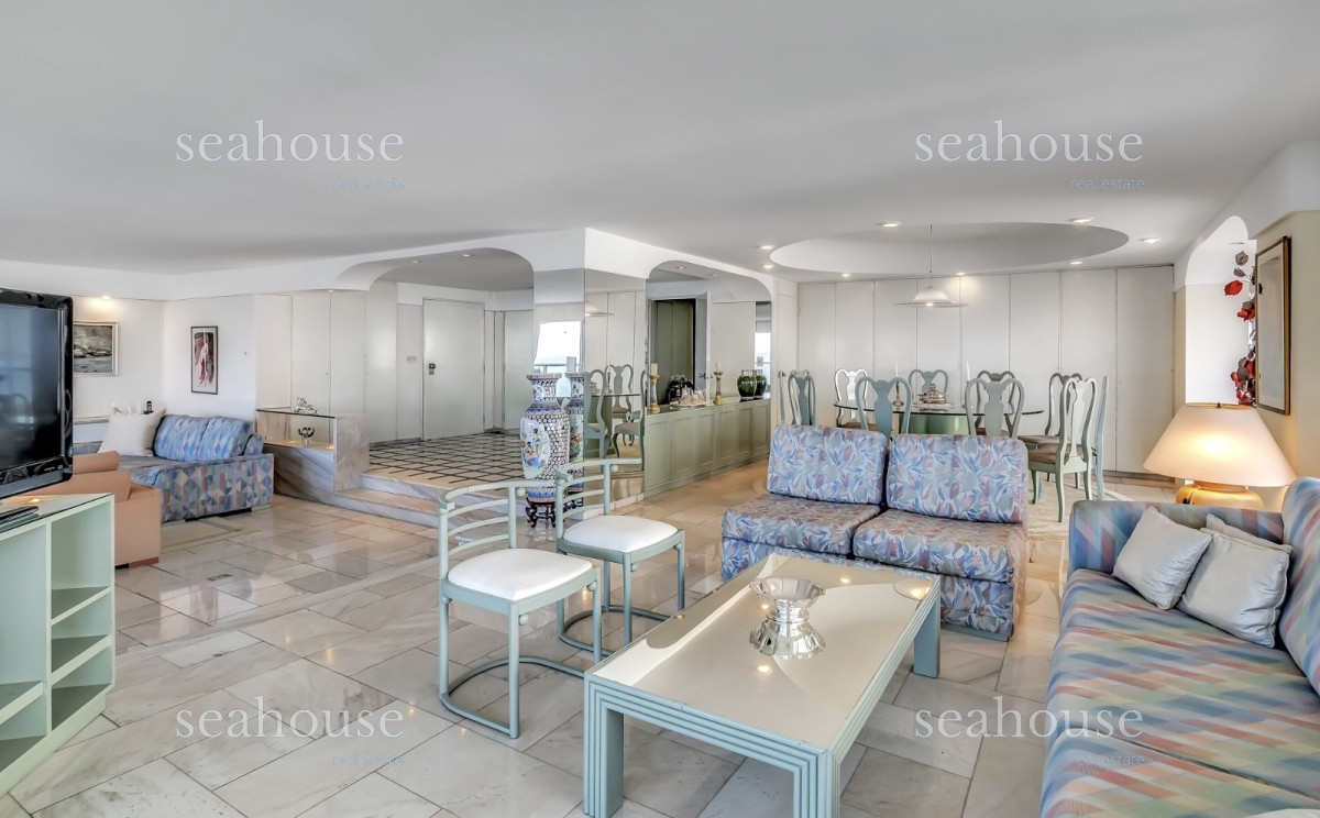 Apartamento Ref.1074 - Venta Apartamento en Punta del Este Golden Gate 1ra Línea de Mansa