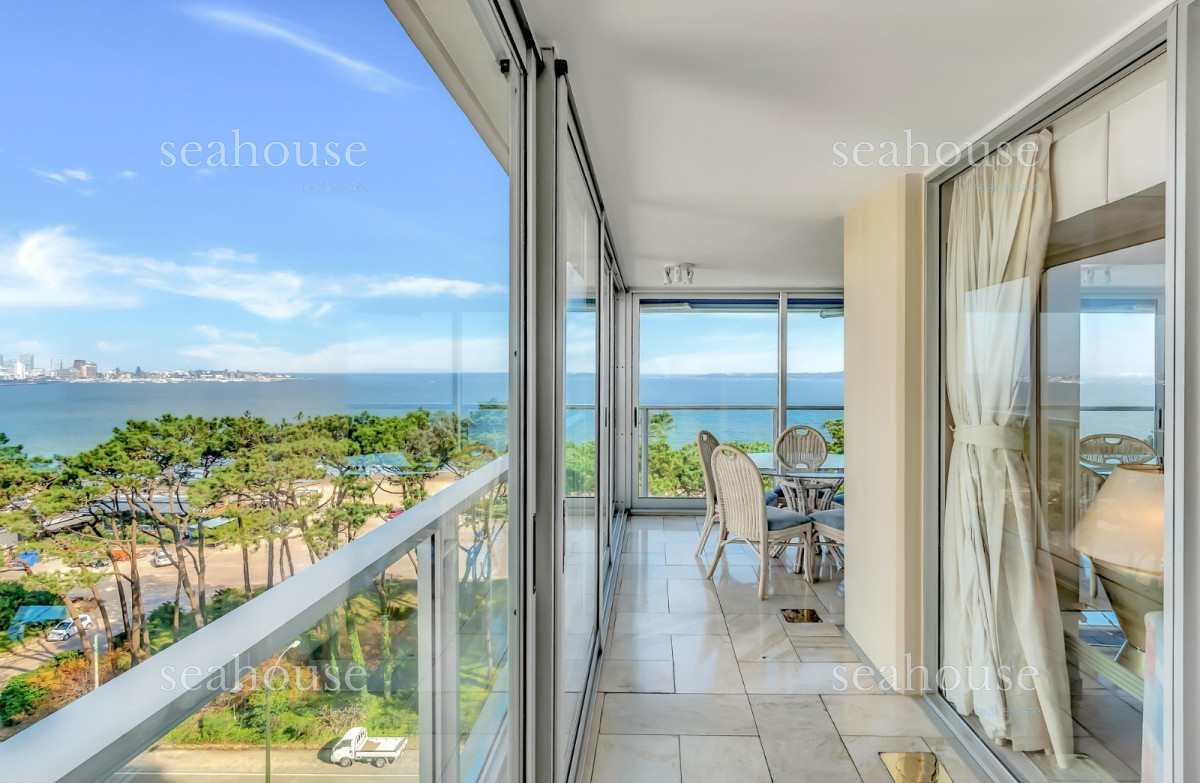 Apartamento Ref.1074 - Venta Apartamento en Punta del Este Golden Gate 1ra Línea de Mansa