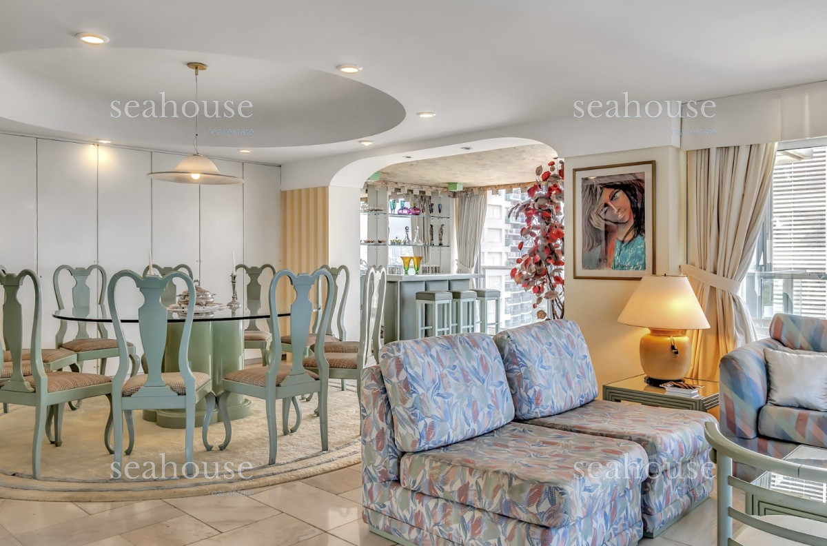 Apartamento Ref.1074 - Venta Apartamento en Punta del Este Golden Gate 1ra Línea de Mansa