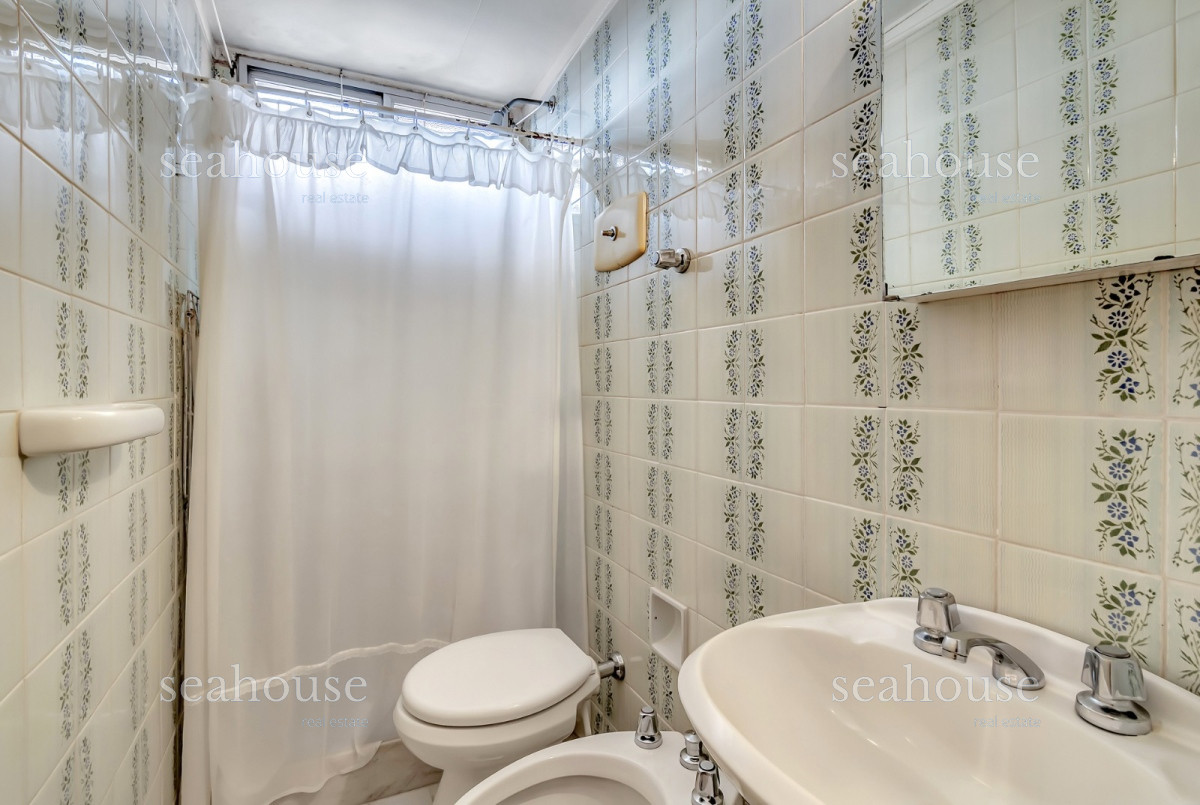 Apartamento Ref.1074 - Venta Apartamento en Punta del Este Golden Gate 1ra Línea de Mansa