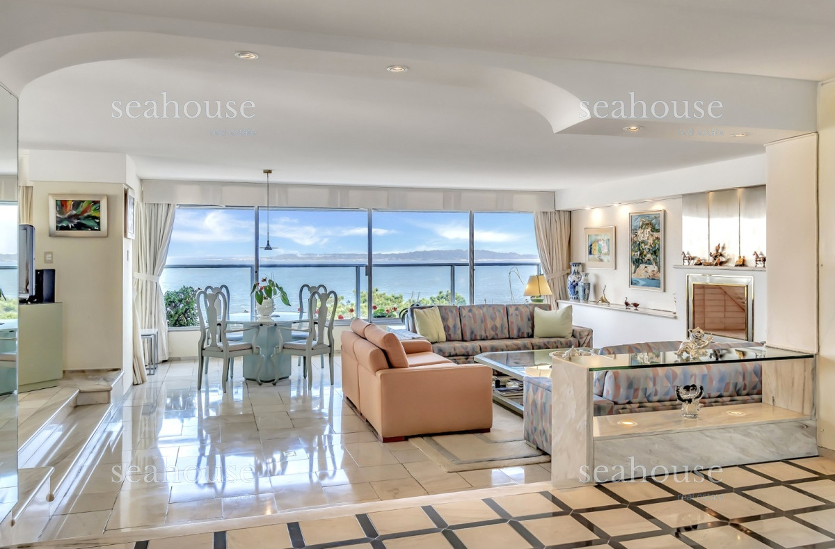 Apartamento Ref.1074 - Venta Apartamento en Punta del Este Golden Gate 1ra Línea de Mansa