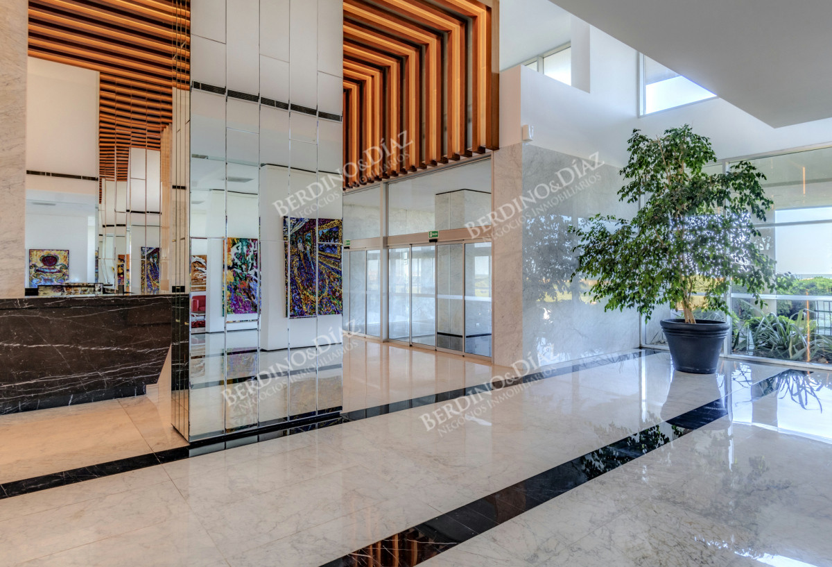 Apartamento ID.2912 - Venta Apartamento en Punta del Este Torre Lobos 1ra Línea de Brava