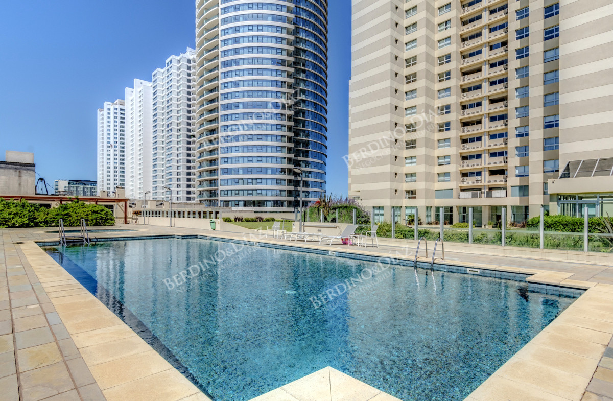 Apartamento ID.2912 - Venta Apartamento en Punta del Este Torre Lobos 1ra Línea de Brava