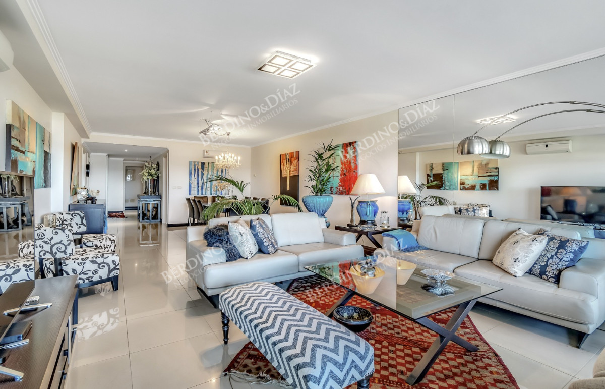 Apartamento ID.2912 - Venta Apartamento en Punta del Este Torre Lobos 1ra Línea de Brava