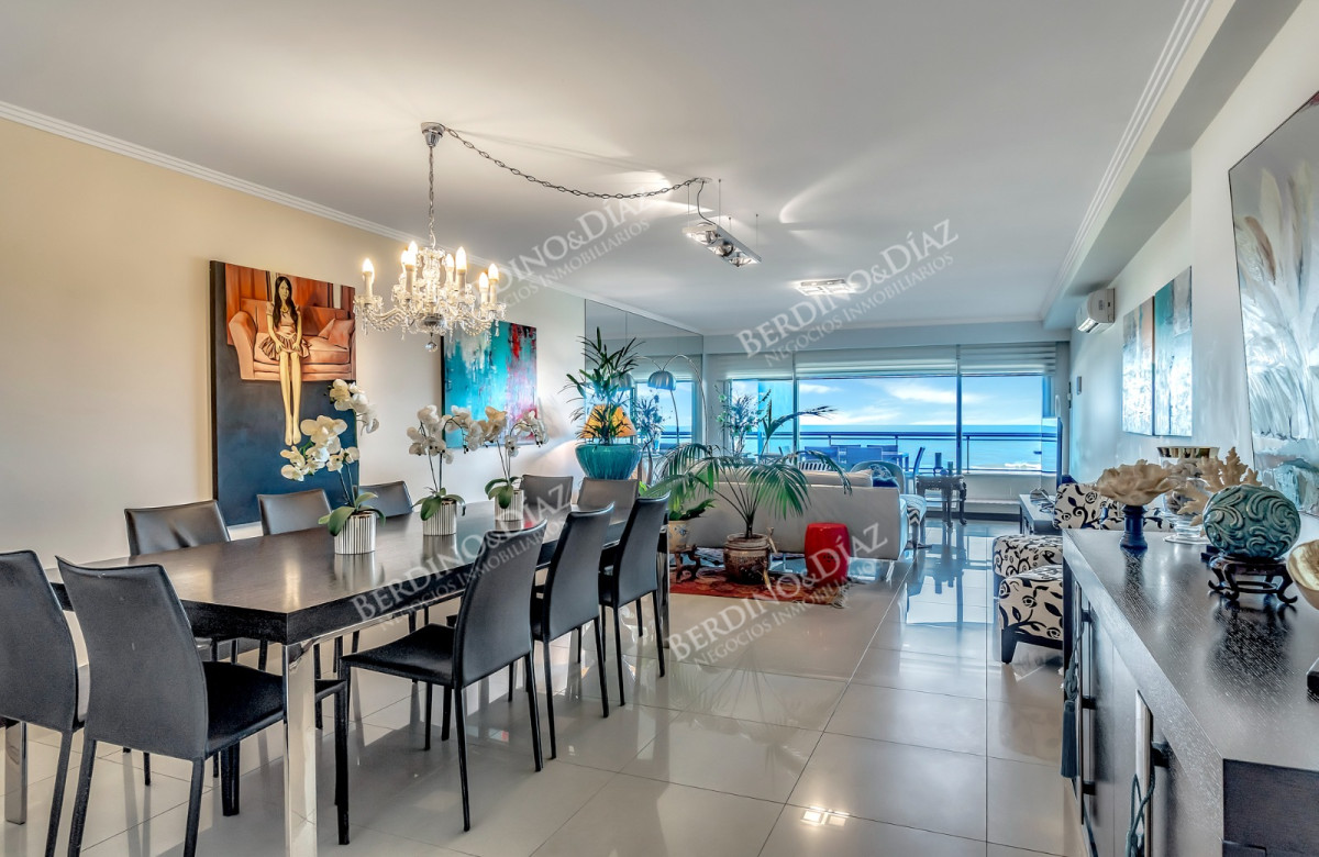 Apartamento ID.2912 - Venta Apartamento en Punta del Este Torre Lobos 1ra Línea de Brava