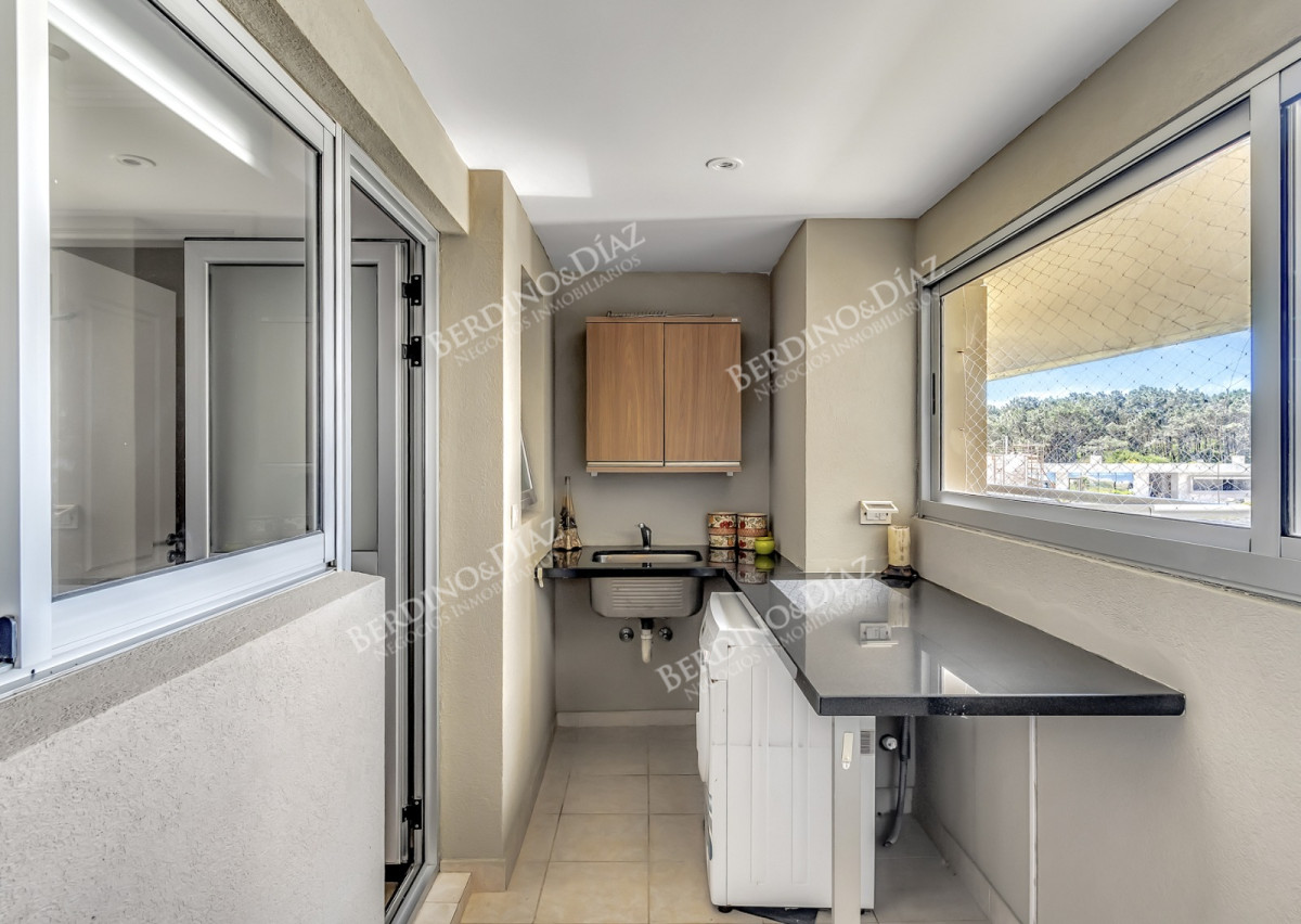 Apartamento ID.2912 - Venta Apartamento en Punta del Este Torre Lobos 1ra Línea de Brava