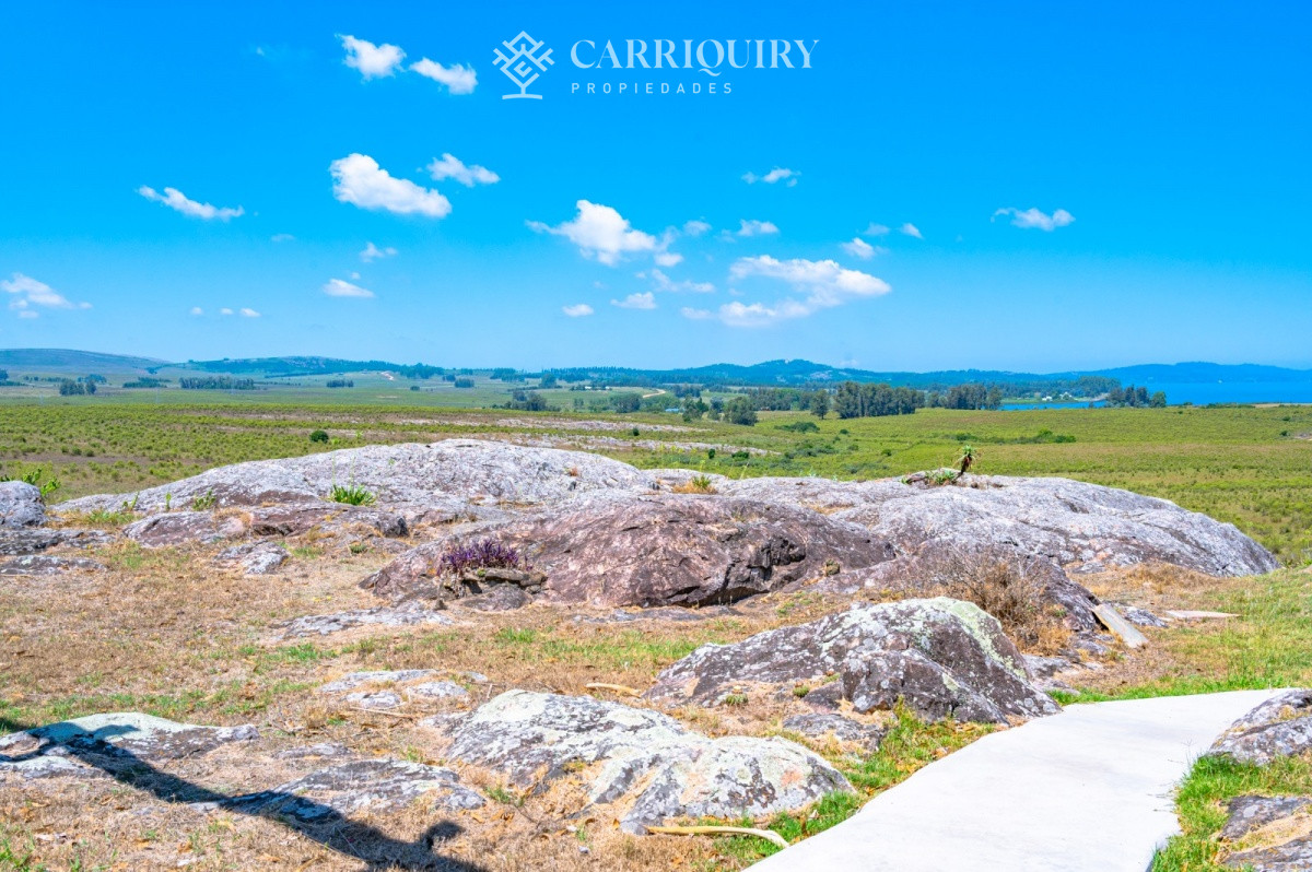 Chacra ID.9485/Venta-y-Alquiler-de-excelente-chacra-hotel-en-MANANTIALES - Venta chacra en Ruta 9 con espectacular vista a Laguna del Sauce.