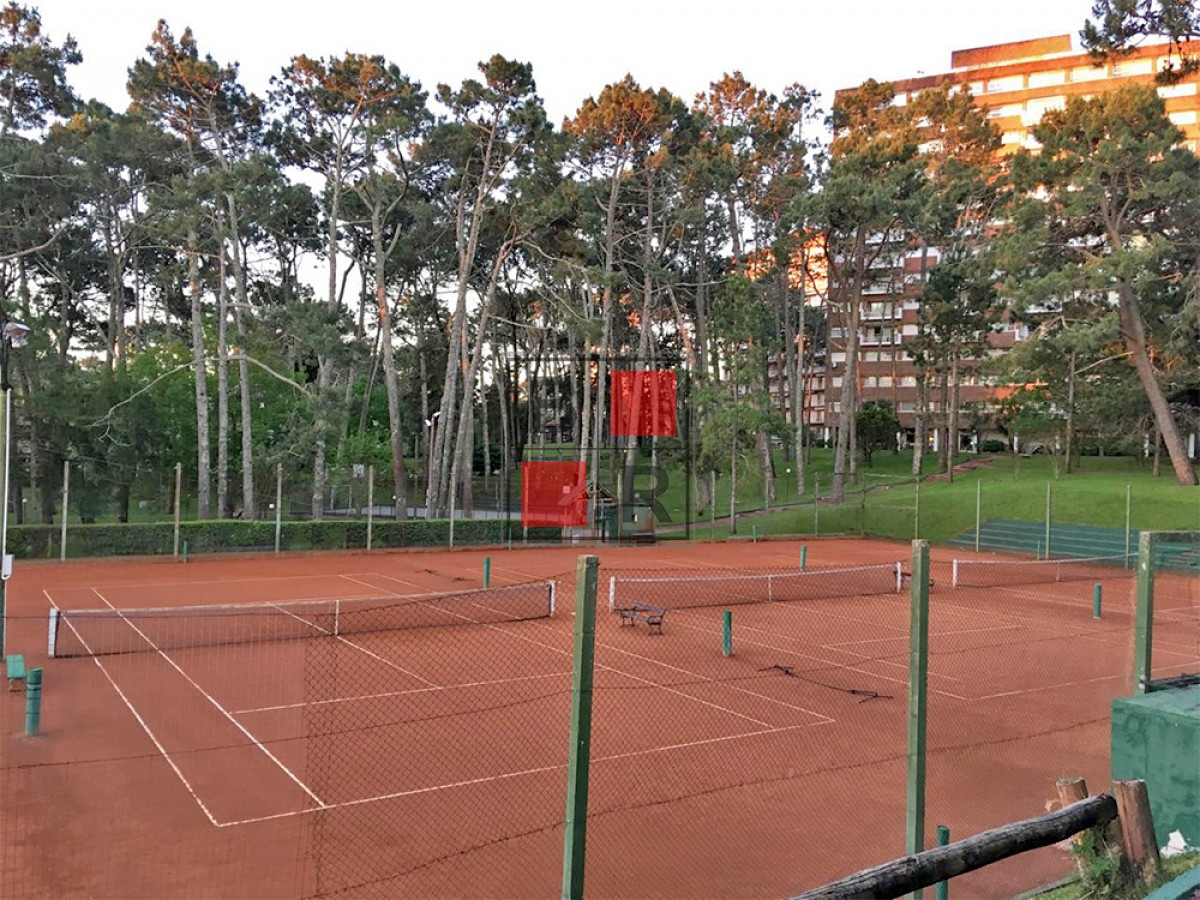 Apartamento ID.1063 - Venta Apartamento en Punta del Este Complejo Arcobaleno