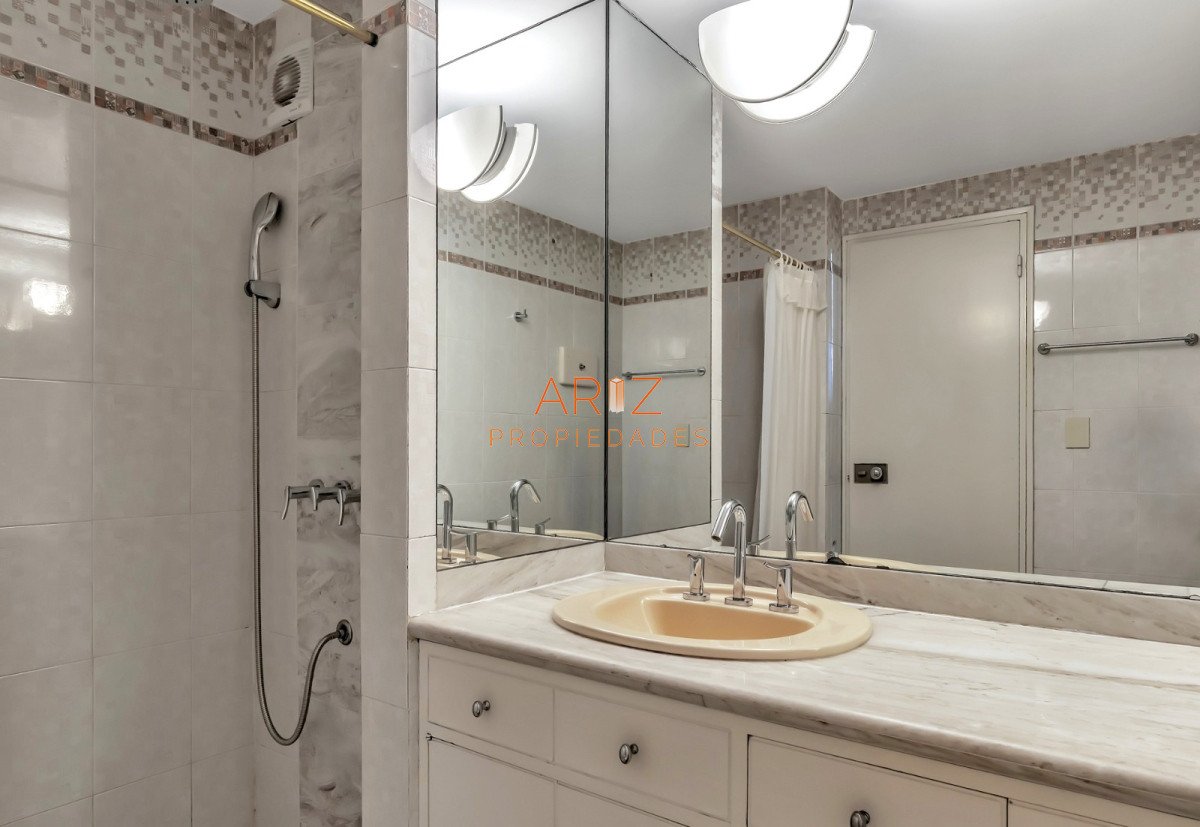 Apartamento ID.2196 - Venta Apartamento en Punta del Este Golden Gate 1ra Línea de Mansa