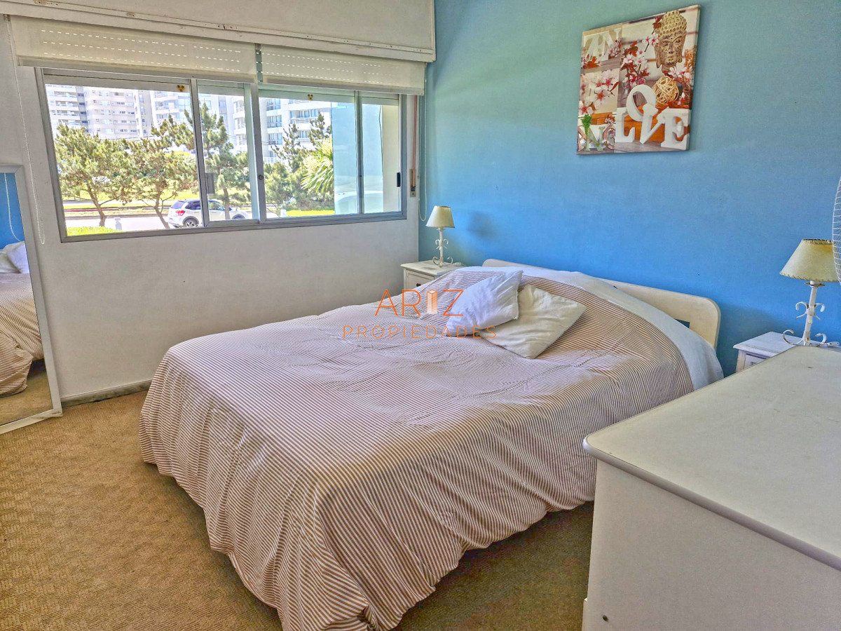 Apartamento ID.2243 - Venta Apartamento planta baja con jardín uso exclusivo 2 dormitorios 2 baños brava Punta del Este
