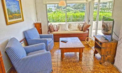 Venta Apartamento planta baja con jardín uso exclusivo 2 dormitorios 2 baños brava Punta del Este