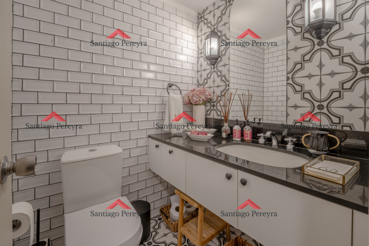 Apartamento ID.17089 - Apartamento en Punta del Este Tiburón I en 1ra Línea de Brava Totalmente Reciclado