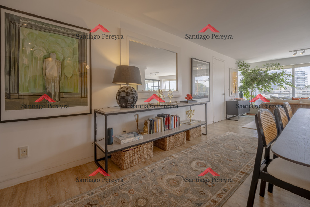 Apartamento ID.17089 - Apartamento en Punta del Este Tiburón I en 1ra Línea de Brava Totalmente Reciclado