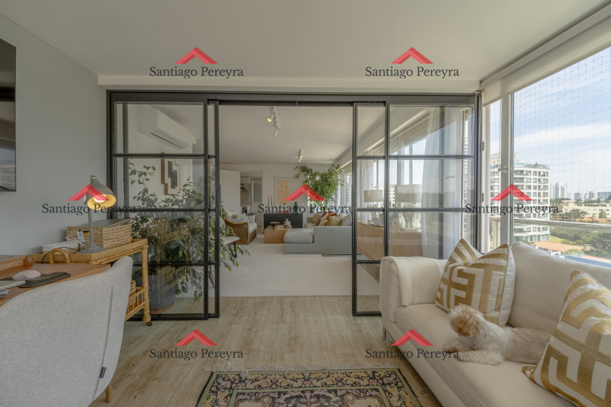 Apartamento ID.17089 - Apartamento en Punta del Este Tiburón I en 1ra Línea de Brava Totalmente Reciclado