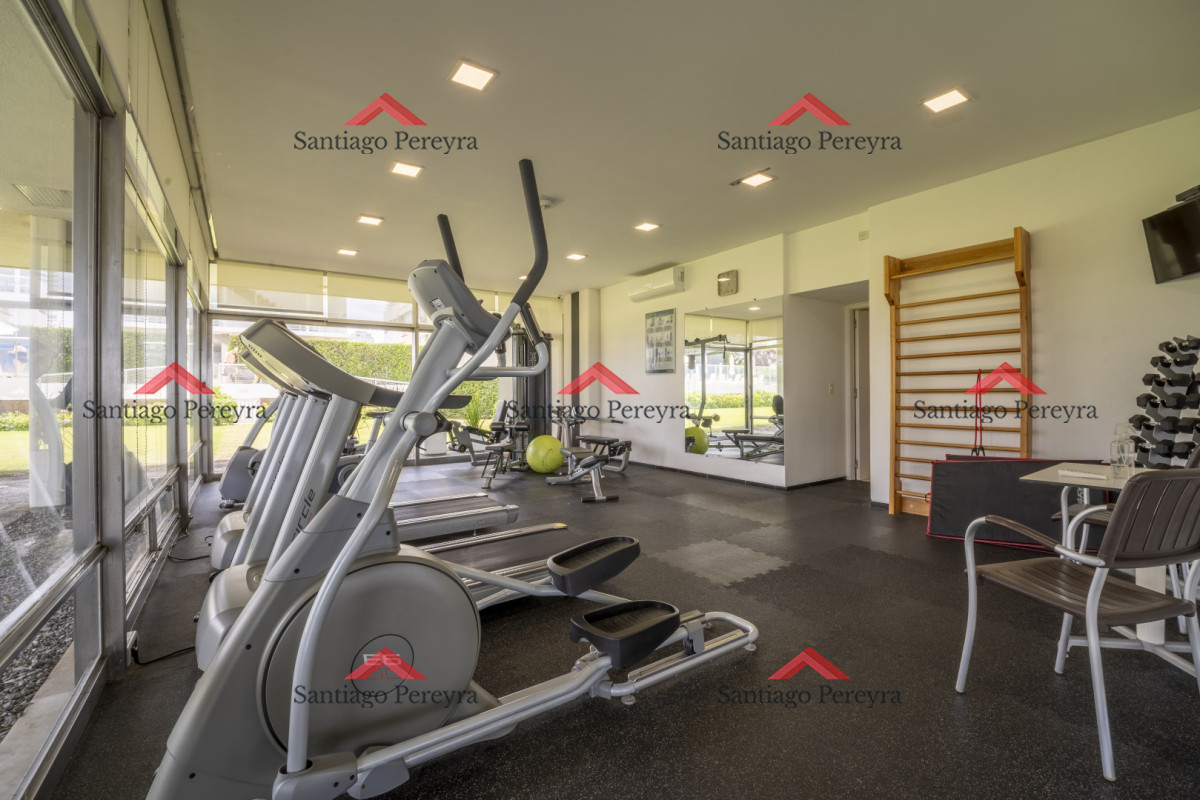 Apartamento ID.17089 - Apartamento en Punta del Este Tiburón I en 1ra Línea de Brava Totalmente Reciclado
