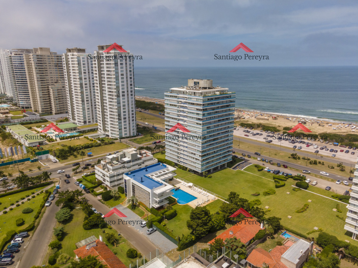 Apartamento ID.17089 - Apartamento en Punta del Este Tiburón I en 1ra Línea de Brava Totalmente Reciclado