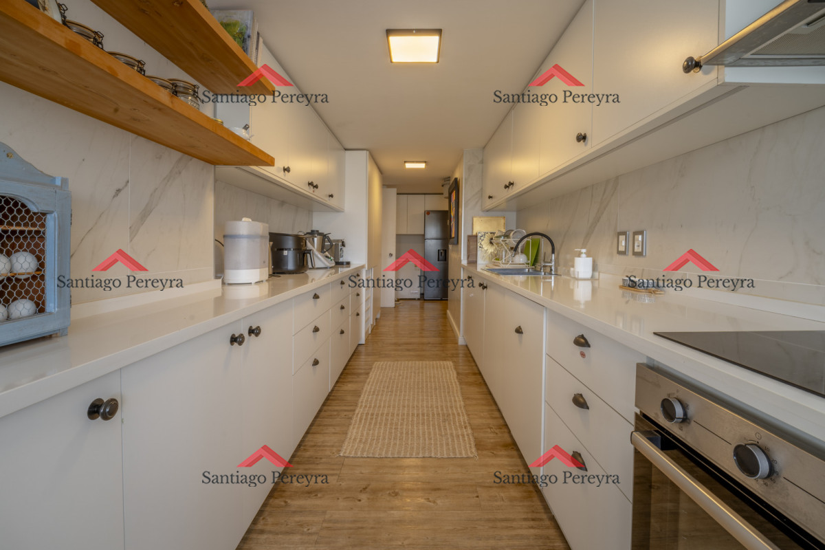 Apartamento ID.17089 - Apartamento en Punta del Este Tiburón I en 1ra Línea de Brava Totalmente Reciclado