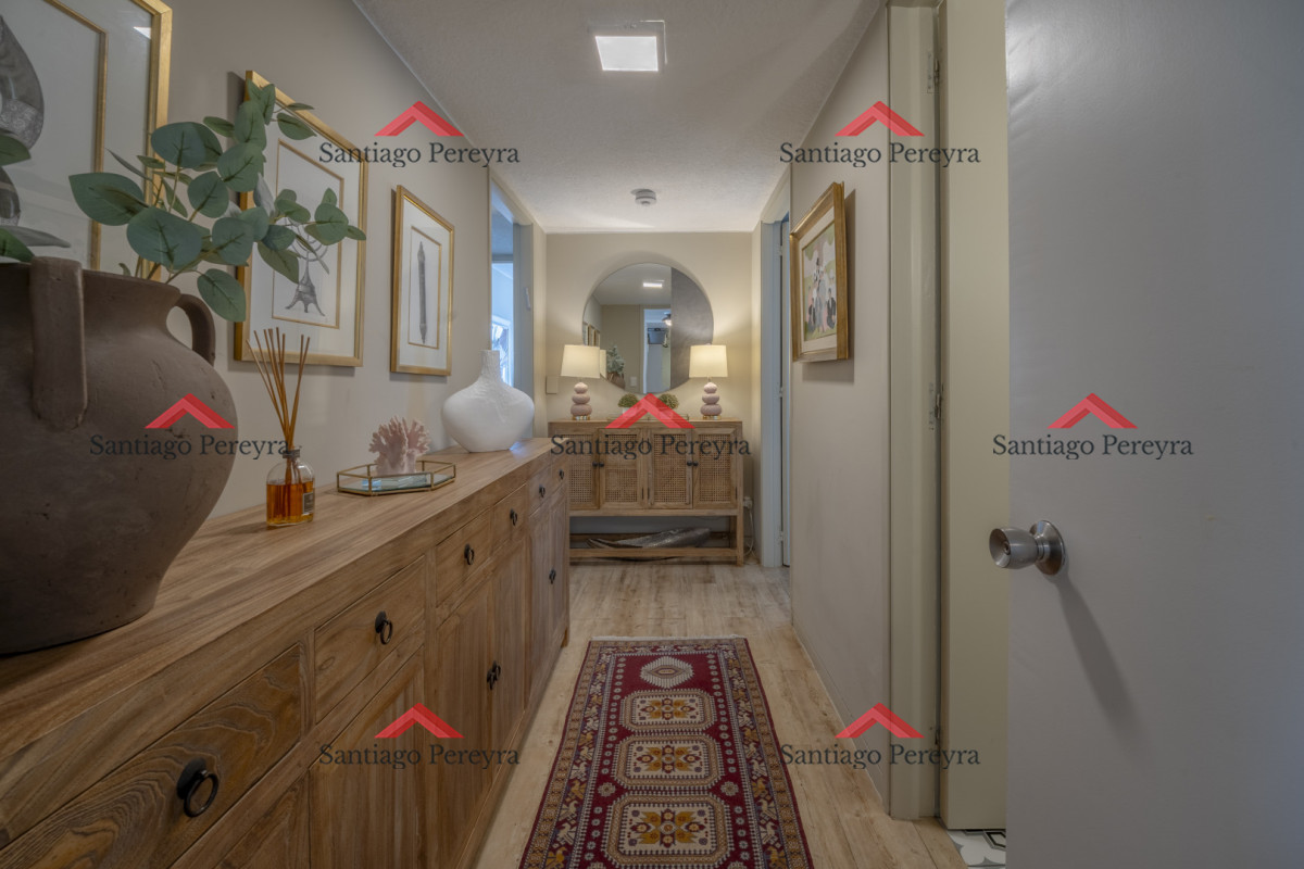 Apartamento ID.17089 - Apartamento en Punta del Este Tiburón I en 1ra Línea de Brava Totalmente Reciclado