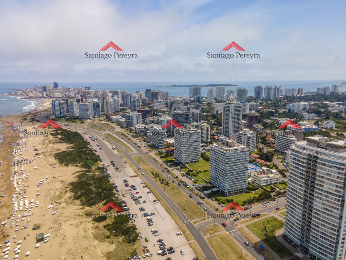 Apartamento ID.17089 - Apartamento en Punta del Este Tiburón I en 1ra Línea de Brava Totalmente Reciclado