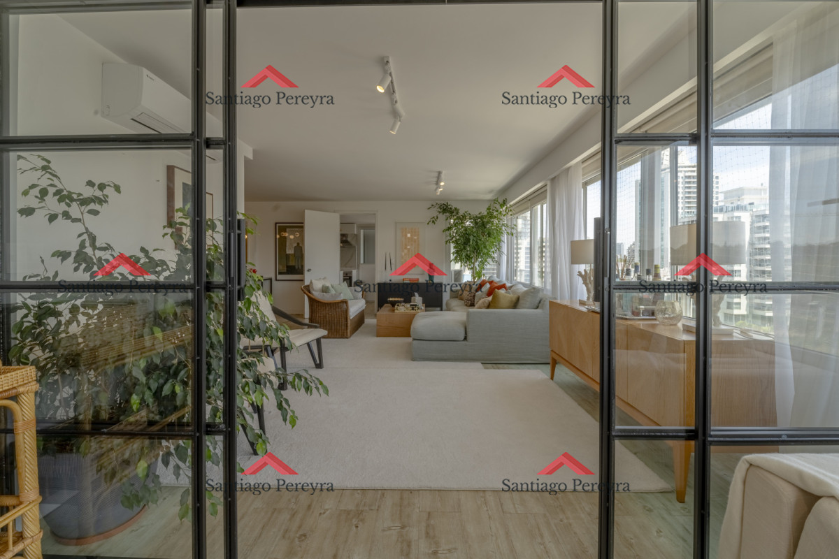 Apartamento ID.17089 - Apartamento en Punta del Este Tiburón I en 1ra Línea de Brava Totalmente Reciclado