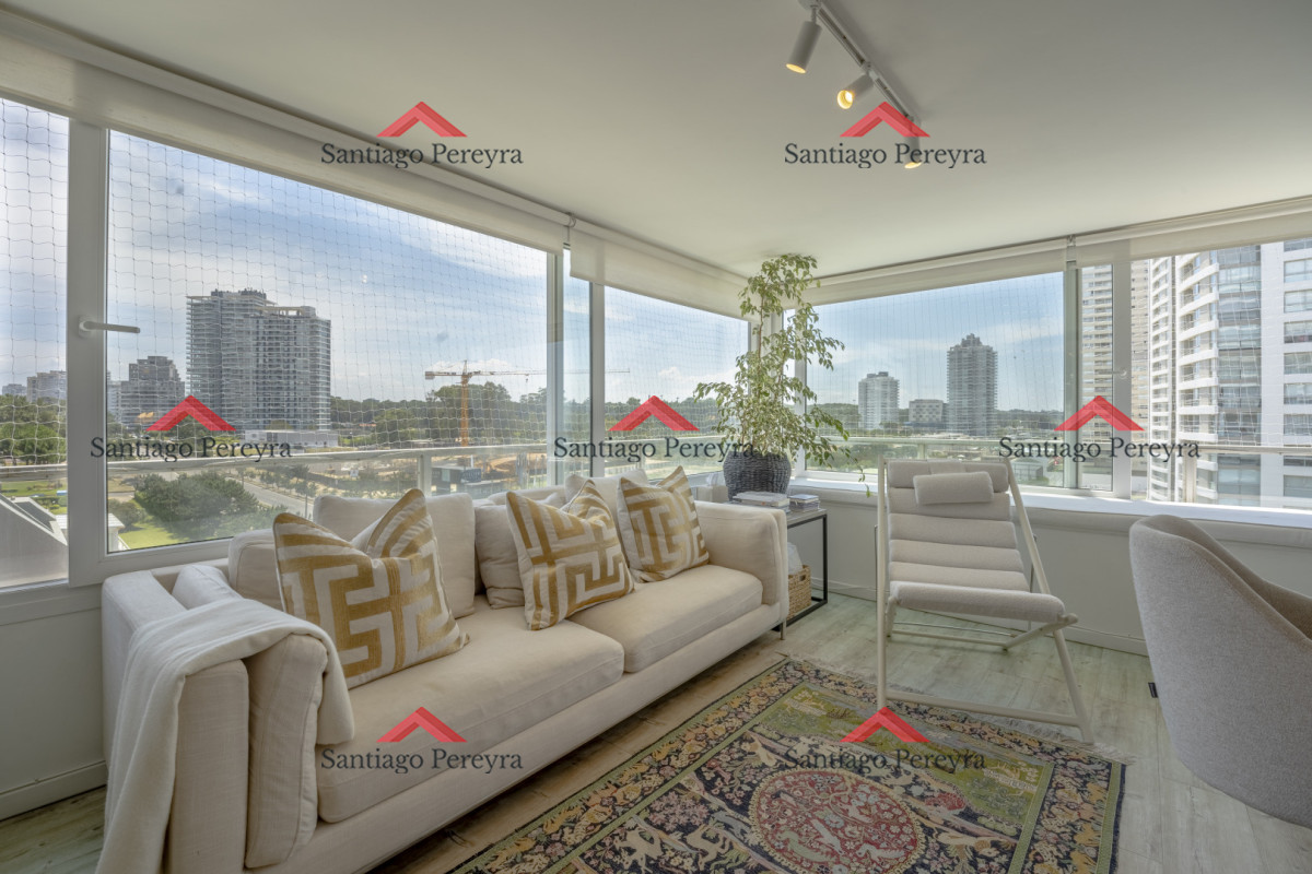 Apartamento ID.17089 - Apartamento en Punta del Este Tiburón I en 1ra Línea de Brava Totalmente Reciclado