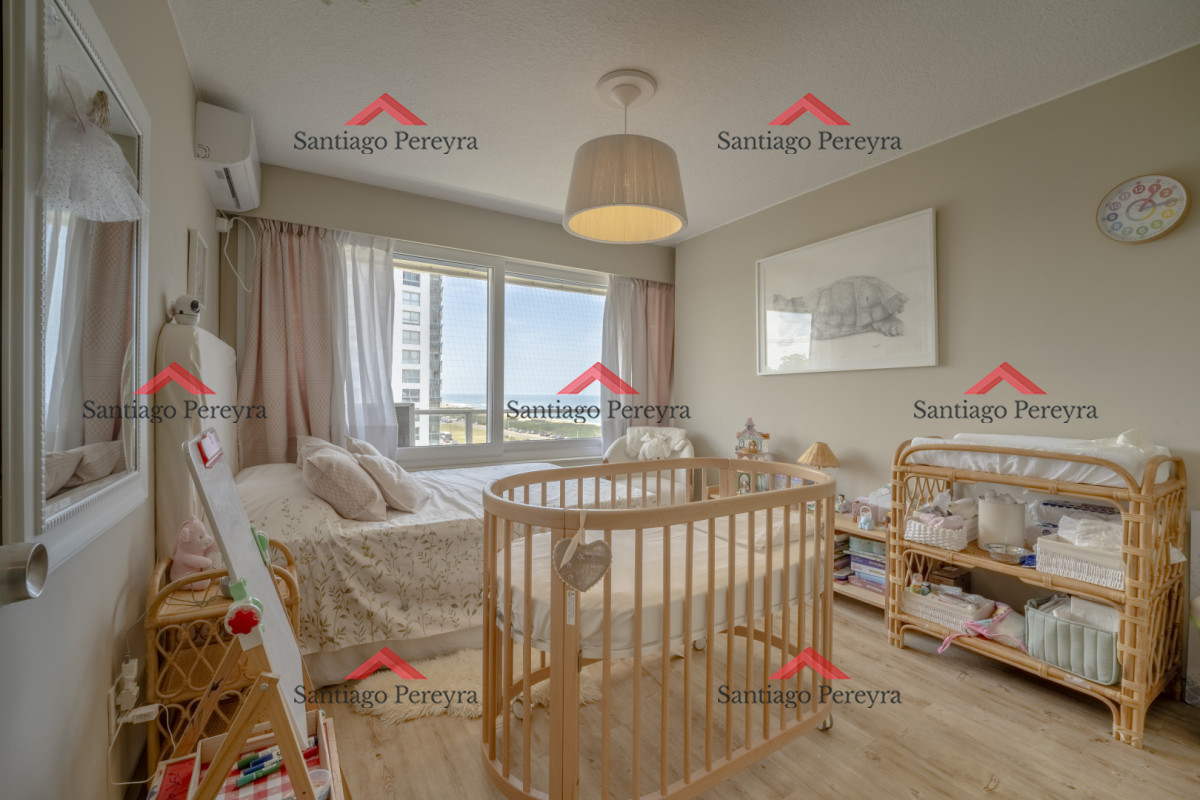 Apartamento ID.17089 - Apartamento en Punta del Este Tiburón I en 1ra Línea de Brava Totalmente Reciclado