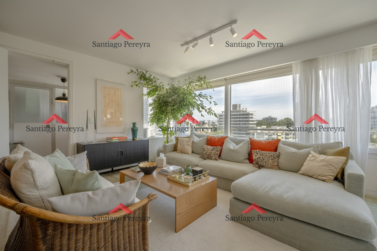 Apartamento ID.17089 - Apartamento en Punta del Este Tiburón I en 1ra Línea de Brava Totalmente Reciclado