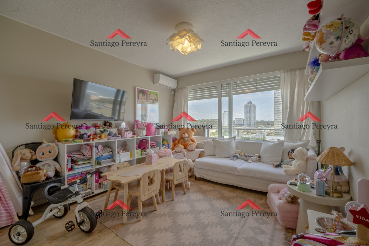 Apartamento ID.17089 - Apartamento en Punta del Este Tiburón I en 1ra Línea de Brava Totalmente Reciclado