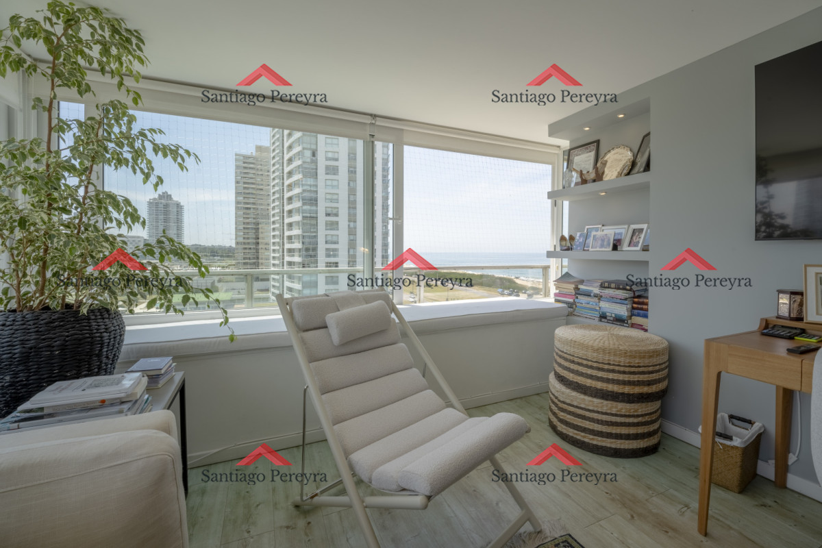 Apartamento ID.17089 - Apartamento en Punta del Este Tiburón I en 1ra Línea de Brava Totalmente Reciclado