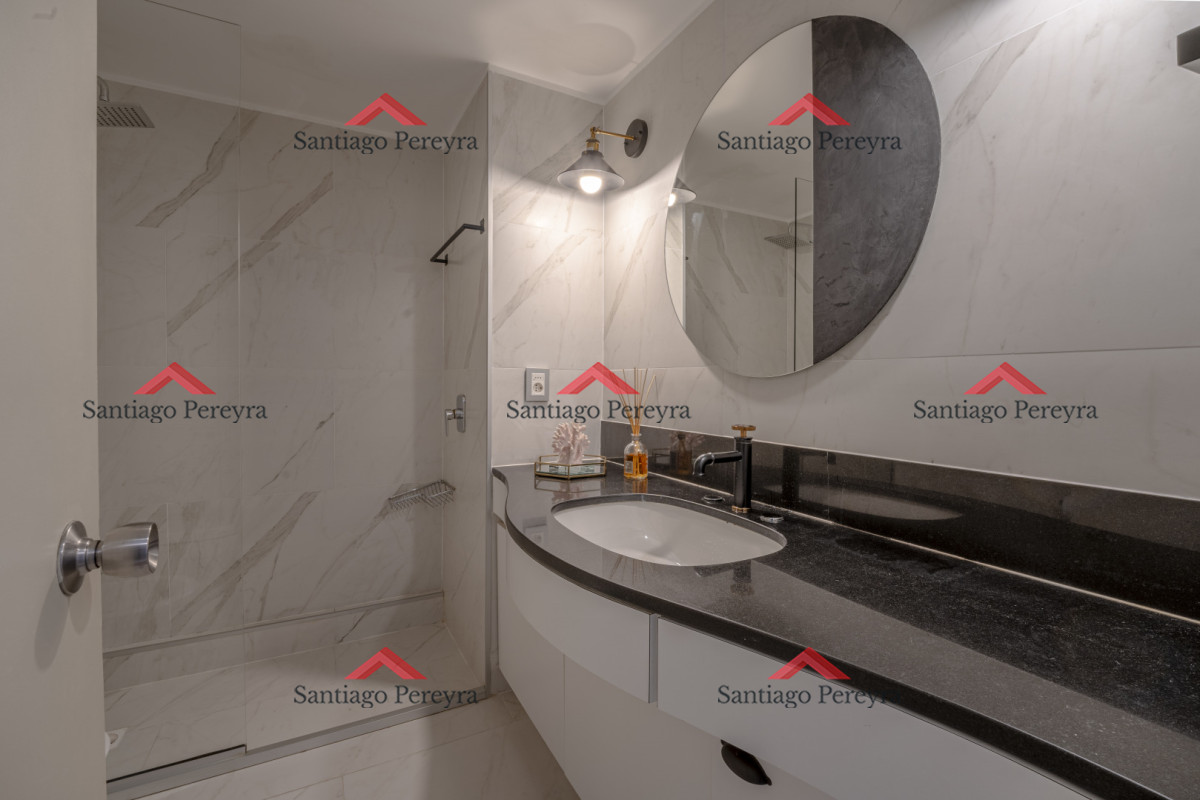 Apartamento ID.17089 - Apartamento en Punta del Este Tiburón I en 1ra Línea de Brava Totalmente Reciclado