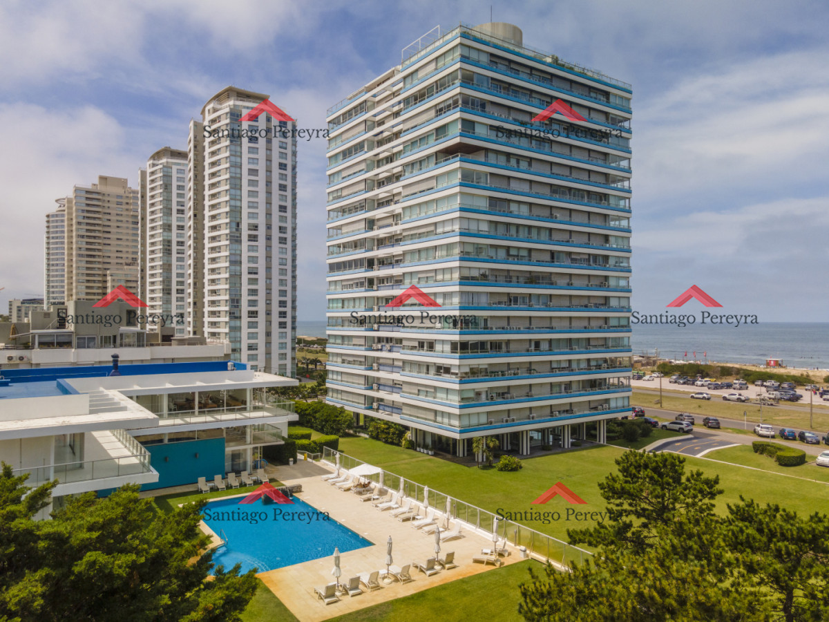 Apartamento ID.17089 - Apartamento en Punta del Este Tiburón I en 1ra Línea de Brava Totalmente Reciclado
