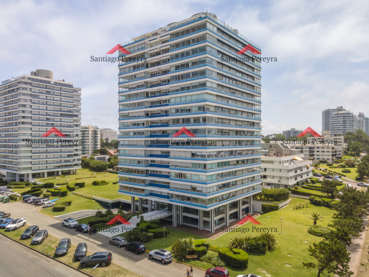 Apartamento ID.17089 - Apartamento en Punta del Este Tiburón I en 1ra Línea de Brava Totalmente Reciclado