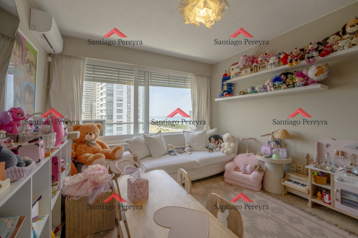 Apartamento ID.17089 - Apartamento en Punta del Este Tiburón I en 1ra Línea de Brava Totalmente Reciclado