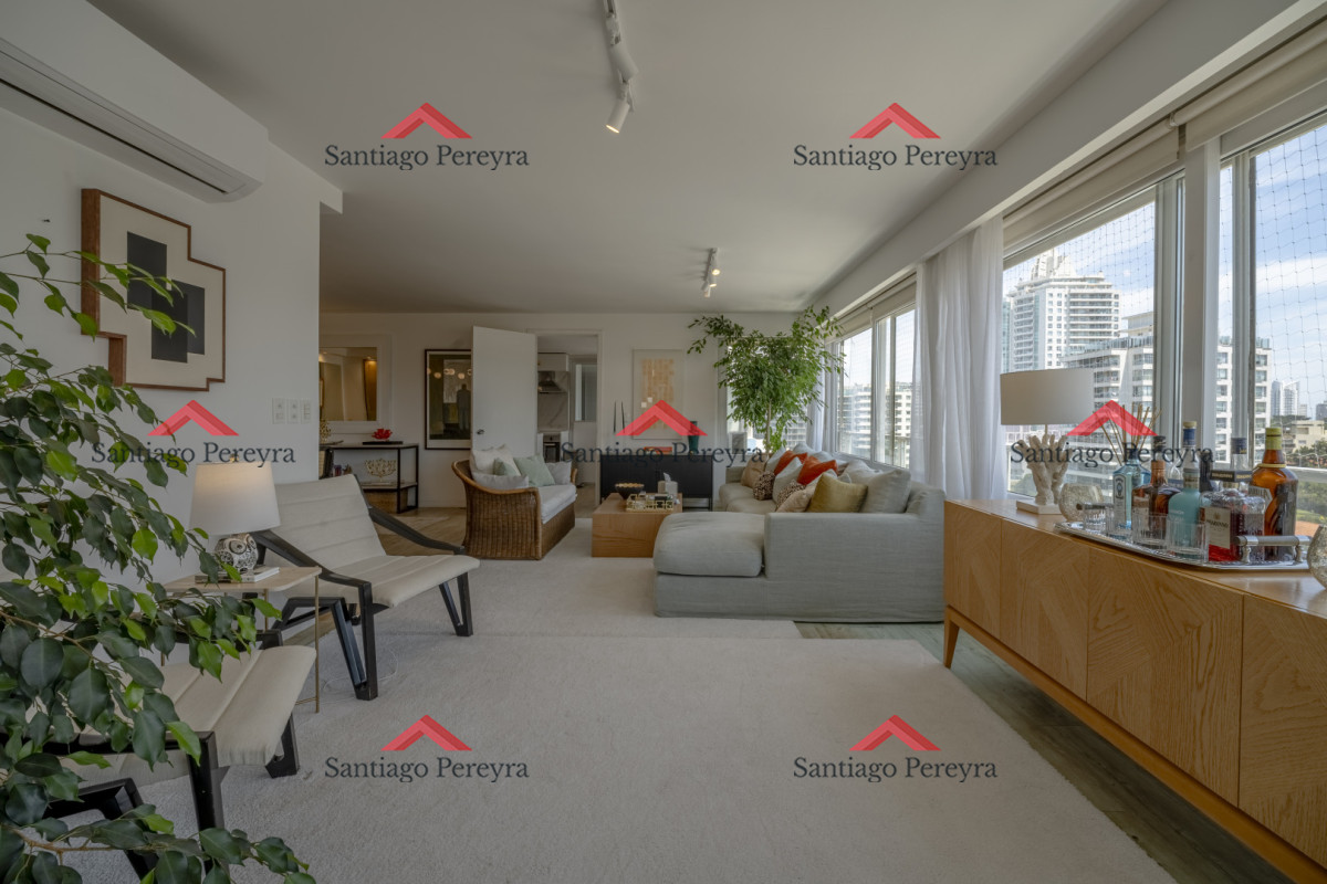 Apartamento ID.17089 - Apartamento en Punta del Este Tiburón I en 1ra Línea de Brava Totalmente Reciclado