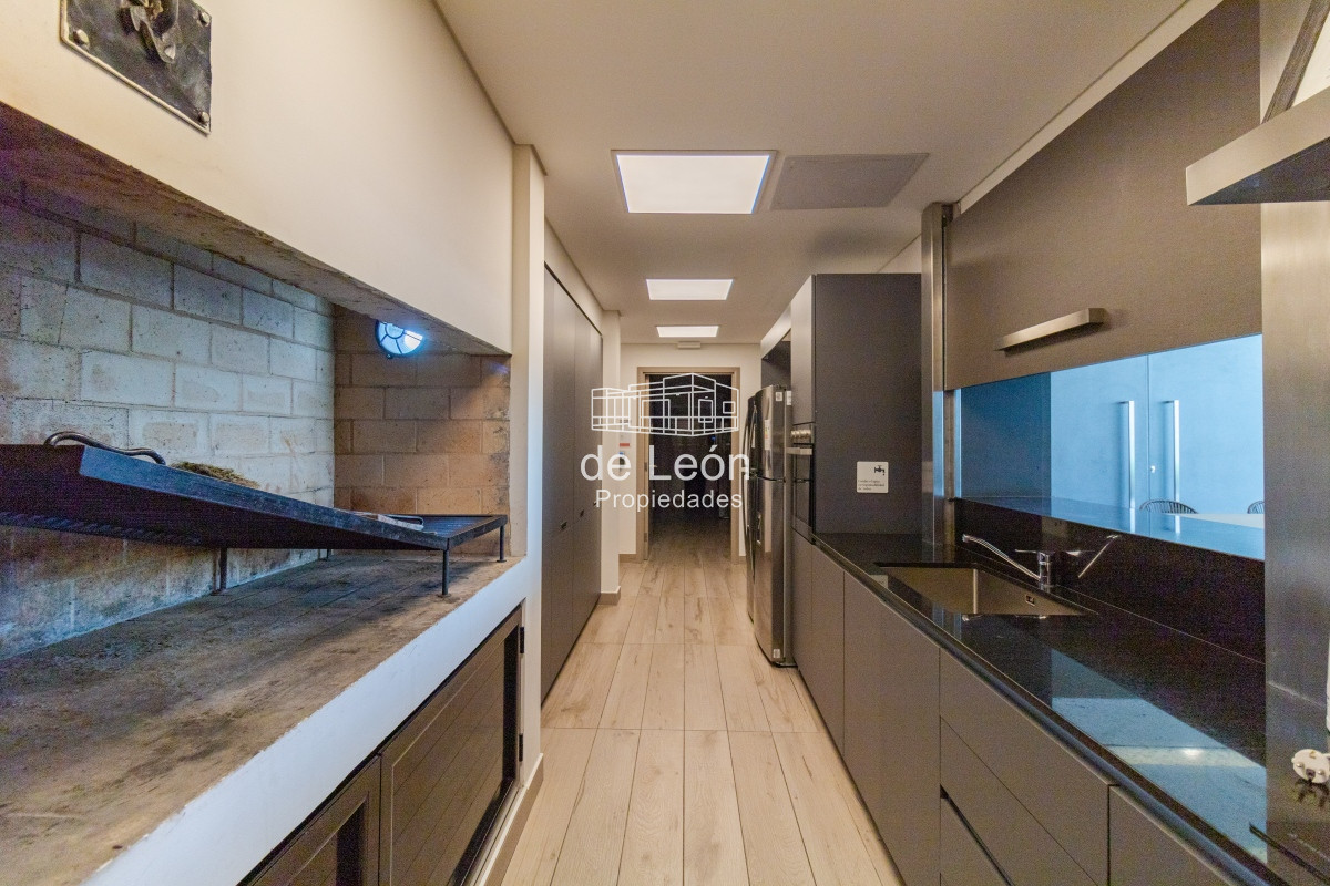 Apartamento ID.15104 - Venta Apartamento en Punta del Este Le Parc III 1ra Línea Playa Brava