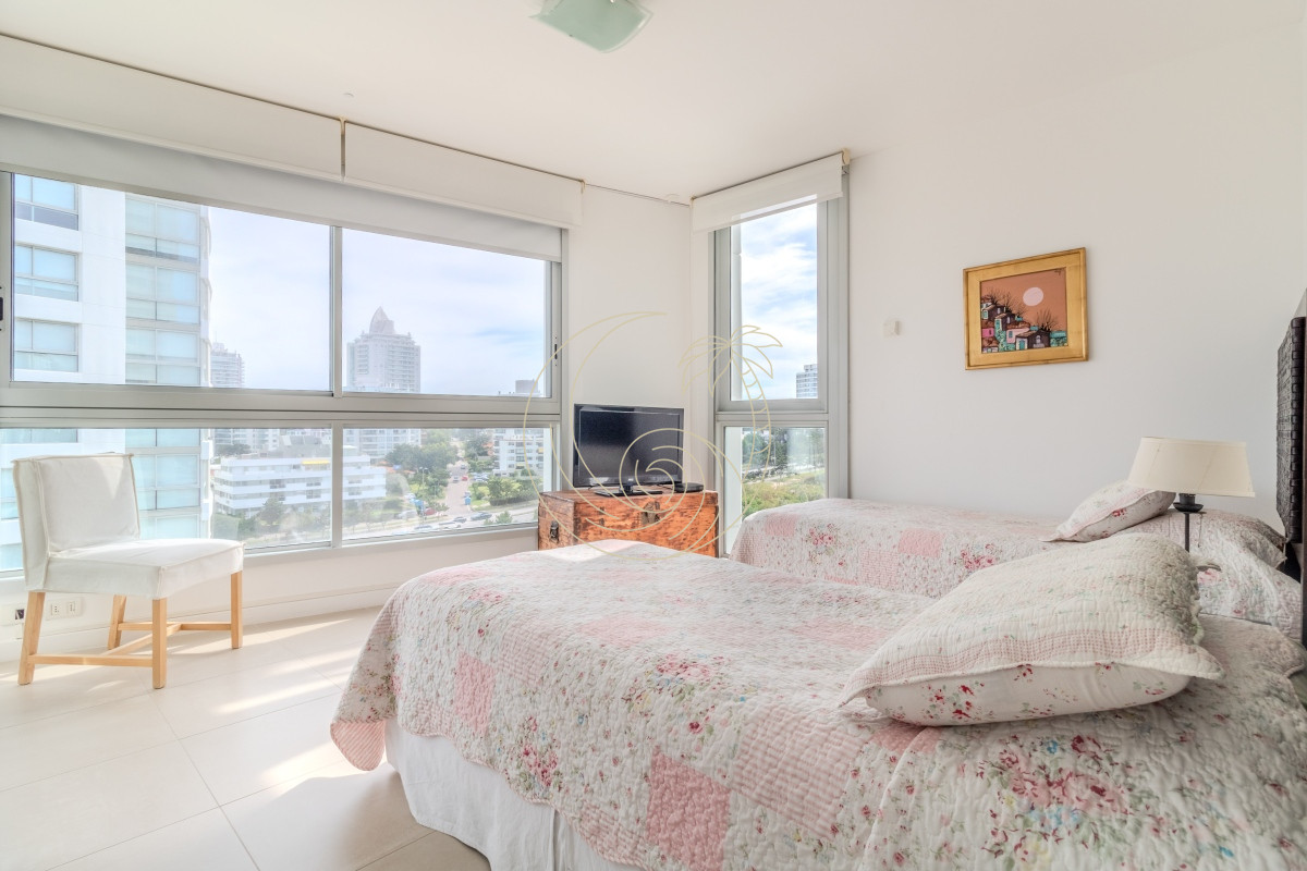 Apartamento ID.21092567 - Venta Apartamento en Punta del Este Le Parc II 1ra Línea Playa Brava