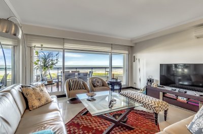 Venta Apartamento en Punta del Este Torre Lobos 1ra Línea de Brava