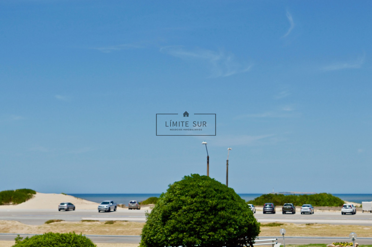 Apartamento ID.145 - Venta muy lindo departamento zona brava