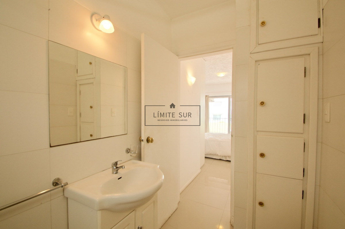 Apartamento ID.145 - Venta muy lindo departamento zona brava