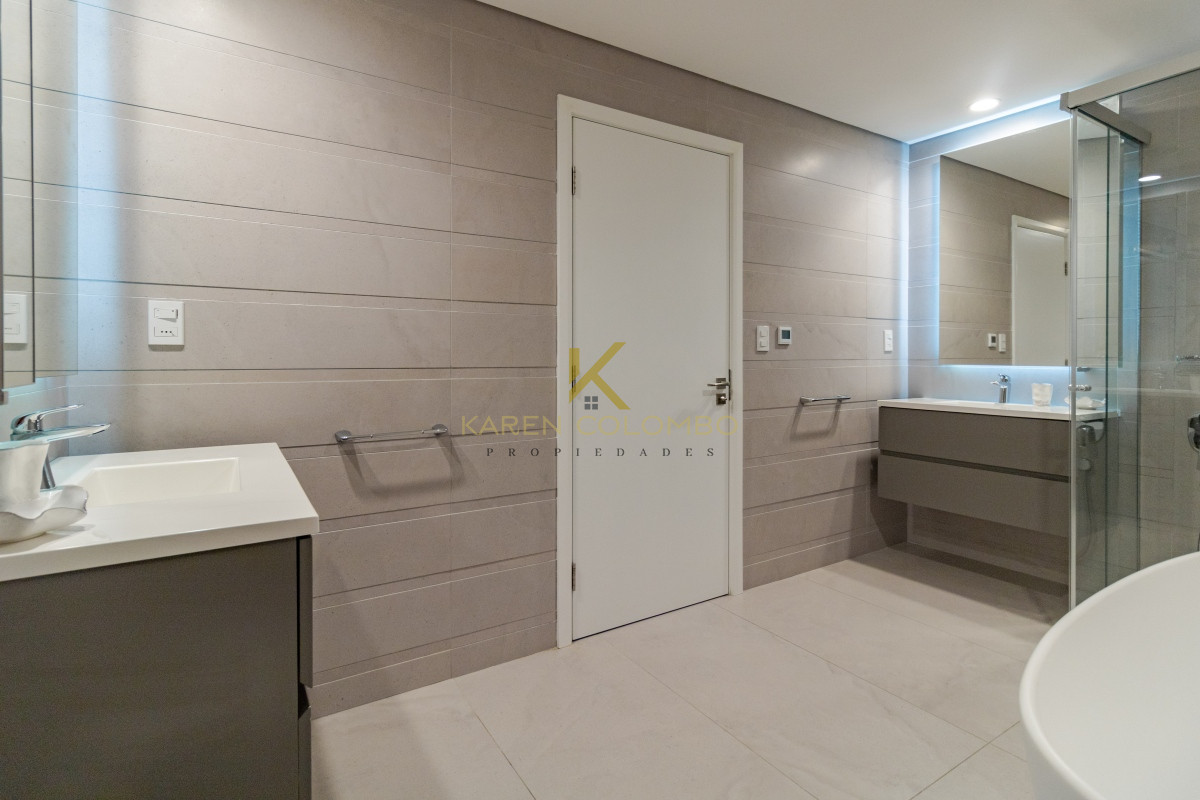Apartamento ID.21095025 - Venta Apartamento en Punta del Este Le Parc III 1ra Línea Playa Brava