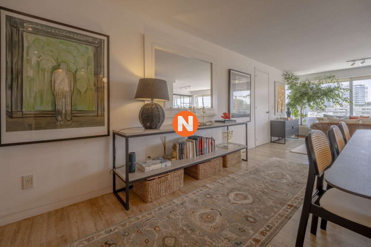 Apartamento Ref.224804 - Apartamento en Punta del Este Tiburón I en 1ra Línea de Brava Totalmente Reciclado