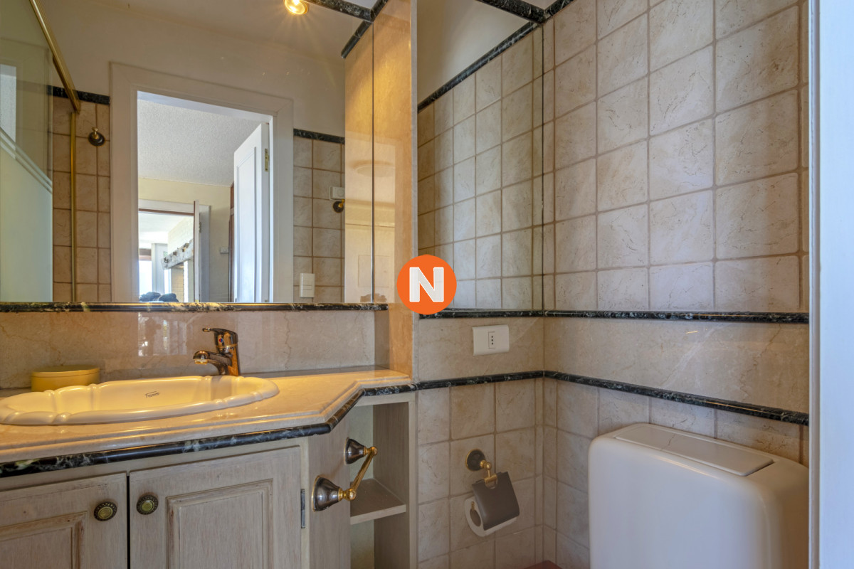 Apartamento Ref.225408 - Apartamento en Punta del Este Mansa Edificio Tequendama II 4 Dormitorios Parrillero Propio