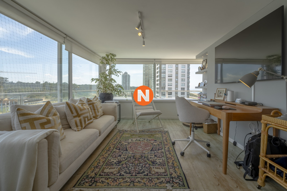 Apartamento Ref.224804 - Apartamento en Punta del Este Tiburón I en 1ra Línea de Brava Totalmente Reciclado