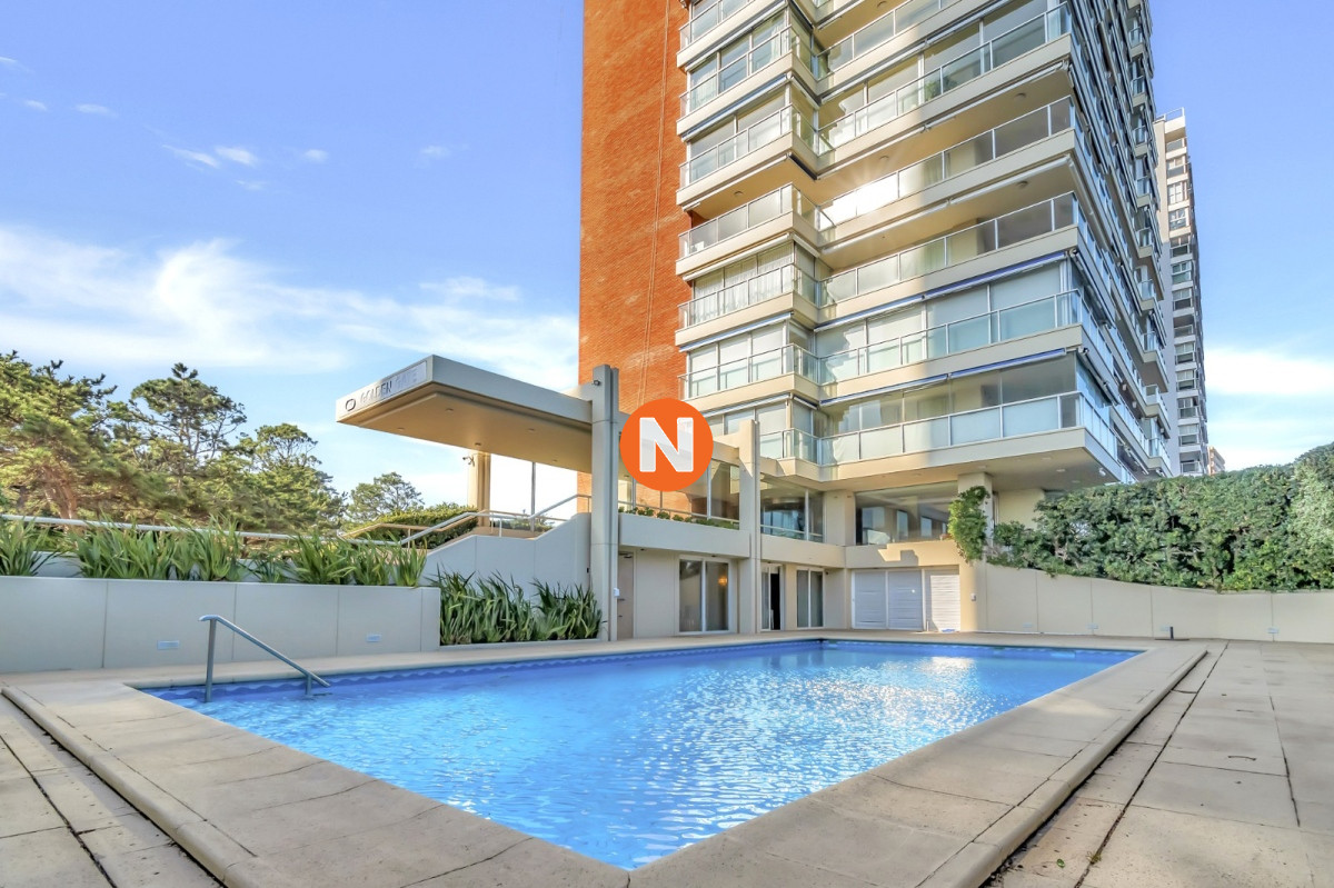 Apartamento Ref.223200 - Venta Apartamento en Punta del Este Golden Gate 1ra Línea de Mansa